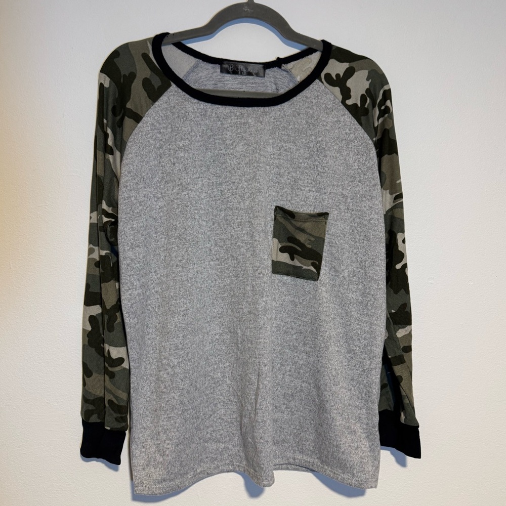 B Flawless Heather Gray with Camouflage Sleeves, Size L